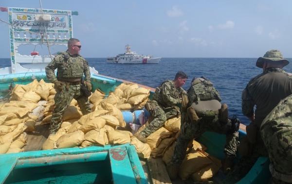 البحرية الأمريكية تضبط شحنة مخدرات بقيمة 20 مليون دولار قبالة خليج عدن