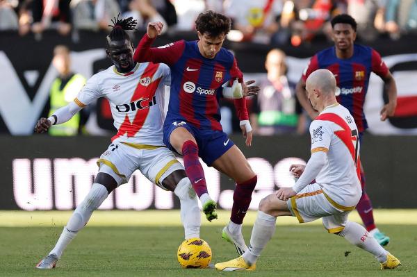 «الدوري الإسباني»: برشلونة يدرك رايو فايكانو في اللحظات الأخيرة