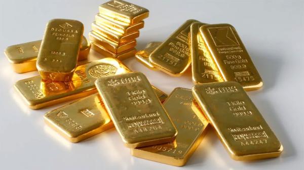 الذهب عند ذروة 7 أشهر تقريباً مع تراجع الدولار