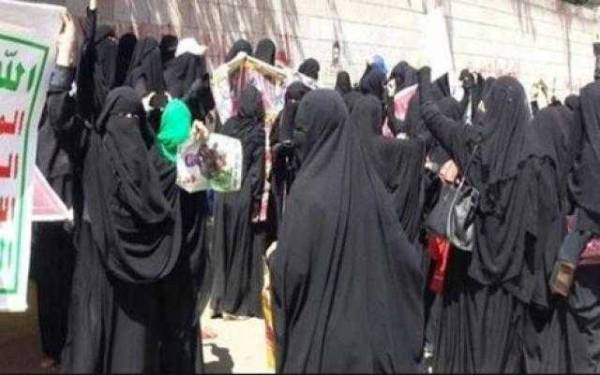 بعد فضيحة الأسير الذي أشعلت قصته وسائل الاعلام.. "زينبيات" الحوثي يطفن على منازل أرامل القتلى لمنعهن من الزواج إلا بعد التأكد من هذا الأمر..!؟