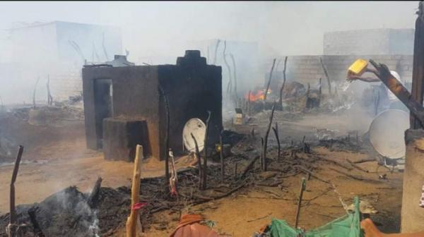 حريق يلتهم مخيم اللاجئين الأفارقة بعدن 