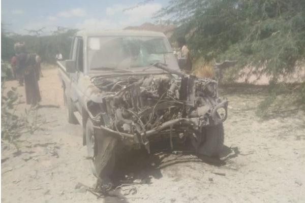 انفجار طقمين عسكريين بعبوة ناسفة شرق أبين