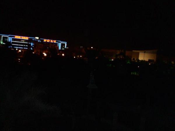 انقطاع الكهرباء يغرق عدن بظلام دامس