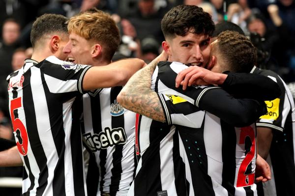 نيوكاسل يفوز على مانشستر يونايتد في الدوري الإنجليزي