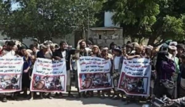 تجاهل السلطة المحلية بلحج للاحتجاجات ضد نافذ بسط على أراضي مواطنين في تبن