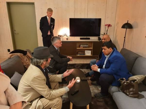 طرد 7 من أعضاء وفد الحوثيين في مشاورات السويد بينهم فنيين.. ومصدر حكومي يكشف السبب..!؟