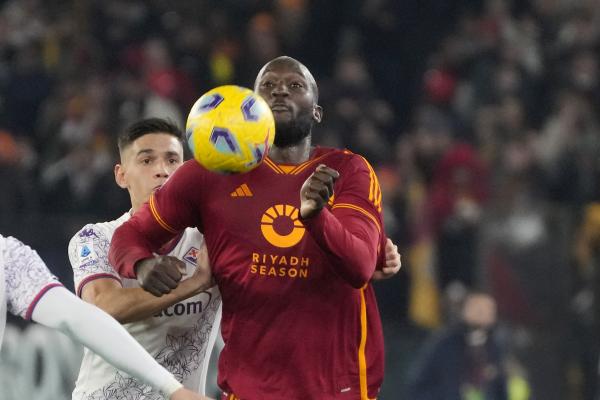 روما يتعادل مع فيورنتينا بتسعة لاعبين في مباراة البطاقات الحمراء بالدوري الإيطالي