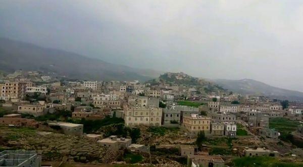 معلم يقتل مدير مدرسة طعناً بالسكين في المحويت