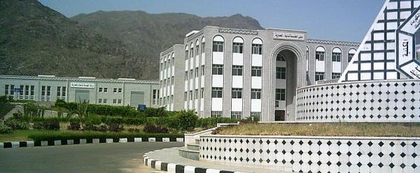 طلاب جامعة تعز ينافسون للحصول على جوائز مهرجان عربي بالقاهرة 