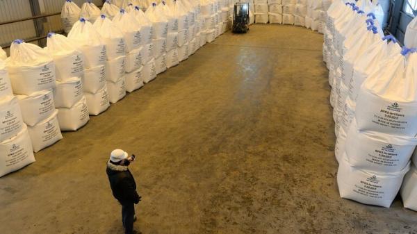 ألمانيا تحاول التوصل إلى إعفاء من حظر استيراد الأسمدة الروسية