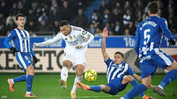 ريال مدريد يعبر ألافيس بصعوبة ويواصل مطاردة الصدارة
