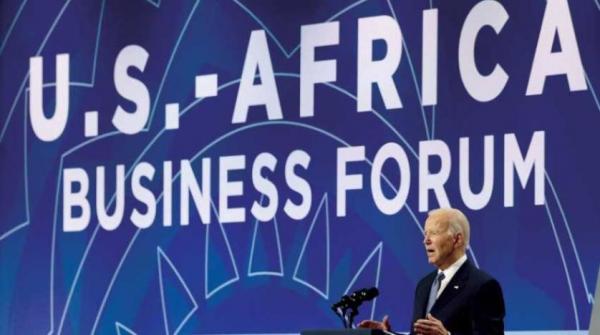 بكين «تعيد» واشنطن إلى أفريقيا بعد عقود من التهميش السياسي