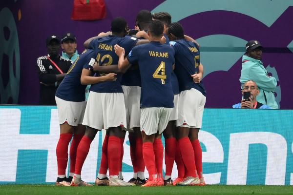 منتخب فرنسا بالقوة الضاربة في مرانه الختامي لنهائي المونديال