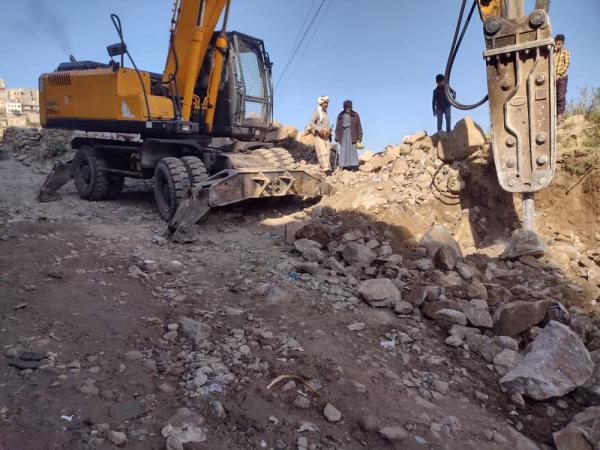 مبادرة لصيانة الطريق الرابط بين مدينة تعز وجبل صبر