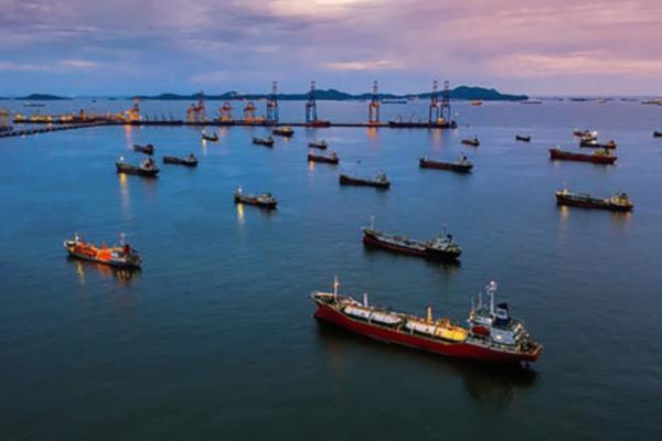 ضغوط العقوبات تهدد إنتاج النفط الفنزويلي مع اقتراب مرافق التخزين من الامتلاء