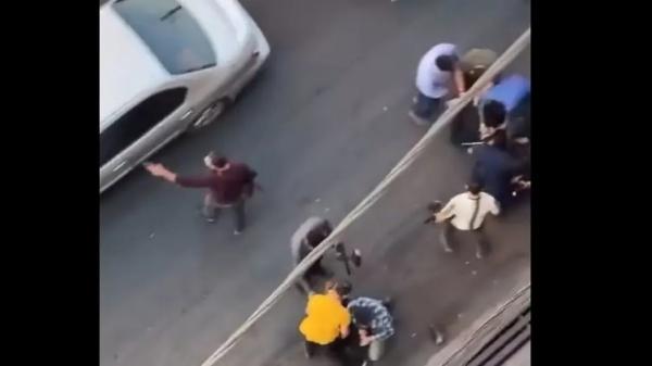 سحلوها وجروها.. قوات الأمن تعتدي على إيرانية