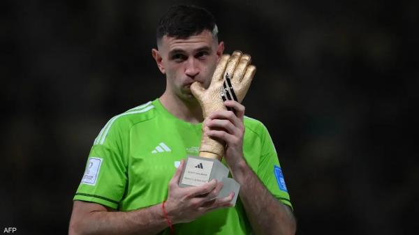 كشف السر وراء "الحركة البذيئة" لحارس الأرجنتين بعد التتويج