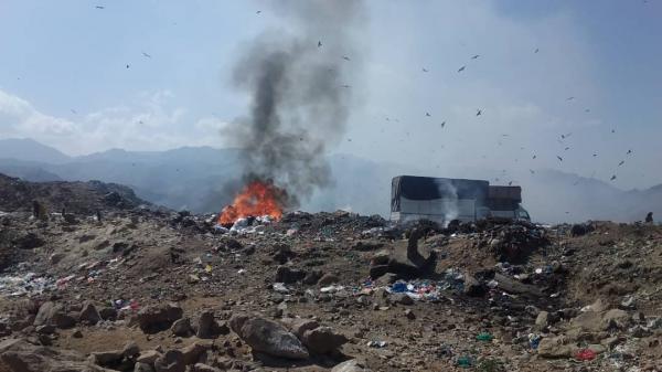 إتلاف مقرمشات منتهية في تعز 