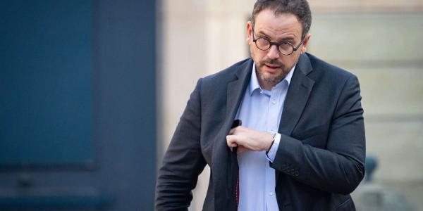 استقالة وزير الصحة الفرنسي بسبب قانون الهجرة الجديد