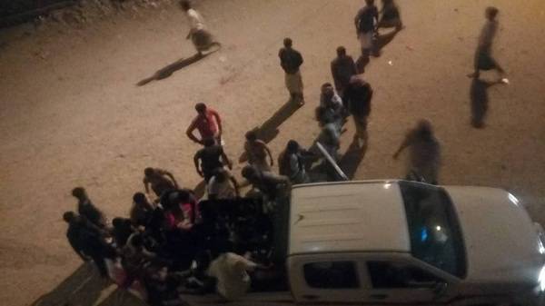 شاهد.. صور أولية للانفجارات التي هزت معسكر العلي بحضرموت قبل قليل وخلفت 15 قتيل وجريح – (تفاصيل+صور)