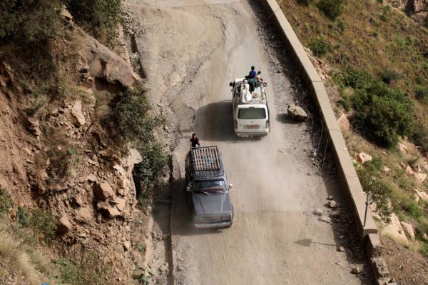 إعادة فتح طريق هيجة العبد جنوب تعز بشكل مؤقت