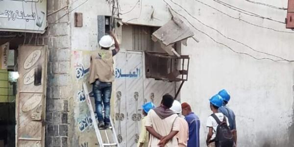 الحوثي يقطع الكهرباء عن 40 أسرة معدمة في الحديدة