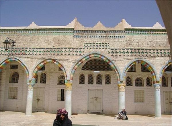 المطالبة بالتحقيق في غرق أحد المصلين في خزان مسجد بإب