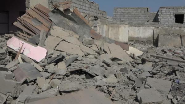 مليشيات الحوثي تكثف عدوانها على حي المنظر السكني بقصف صاروخي