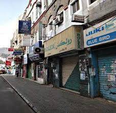 تفاصيل جريمة بشعة هزت العاصمة.. شاهد مالذي جرى اليوم في احد المحلات التجارية بشارع هائل وسط صنعاء – (تفاصيل وأسماء)