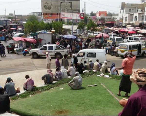 عصابة الحوثي الإرهابية تنهب إيرادات الأسواق وتسرق الضرائب وتضاعف الجبايات الظالمة بتعز