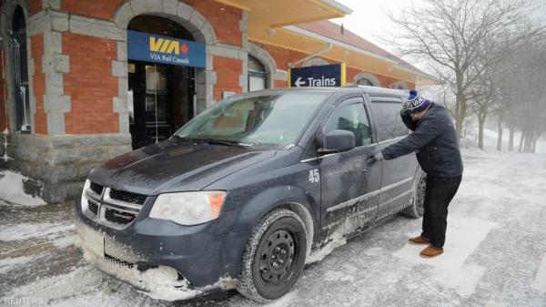 انقطاع الكهرباء عن مئات الآلاف بسبب العاصفة الثلجية بأميركا