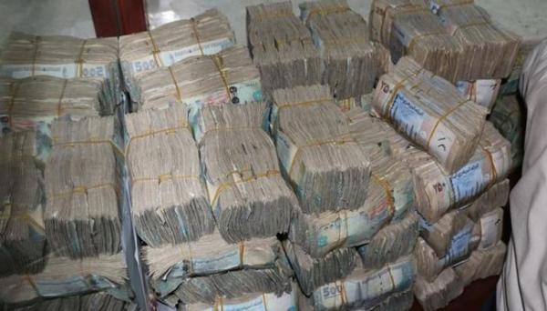 عصابة الحوثي تتجه لنهب أموال البنوك التجارية