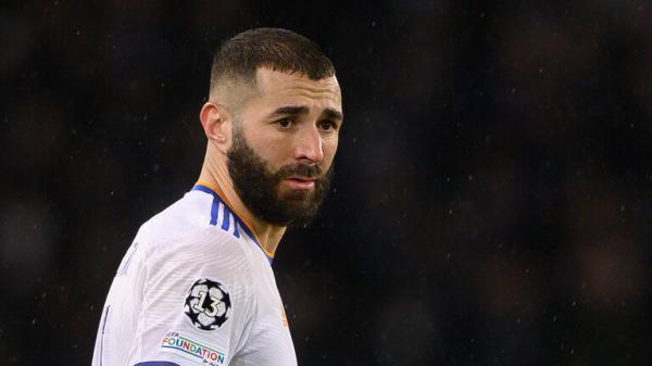 مؤشر جديد على اعتزال بنزيما في ريال مدريد