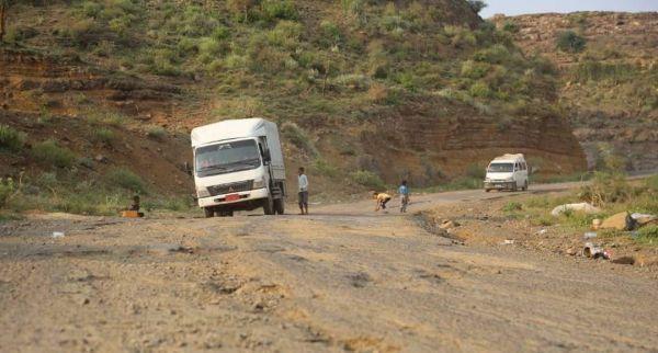 المطالبة بالتحقيق في فساد اوقف طريق تعز _ التربة