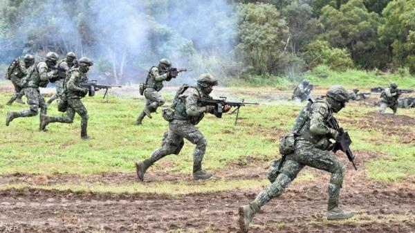 تايوان تمدد خدمة جنودها العسكرية.. والهدف "معروف"