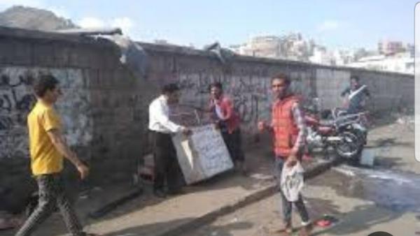 إزالة الاستحداثات بمقبرة الأجينات في تعز 