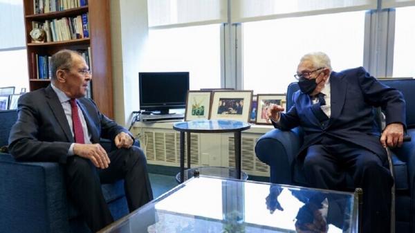 لافروف: كيسنجر اعترف علانية بأن الغرب بقيادة واشنطن في حالة حرب مع روسيا