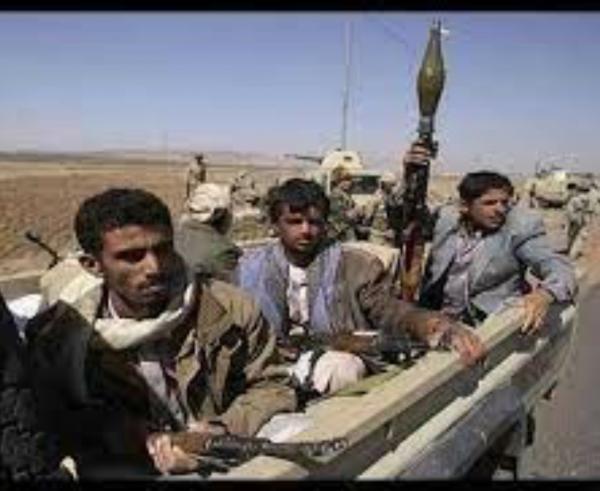 عصابة الحوثي تشن حملة مداهمات لمنازل في تعز