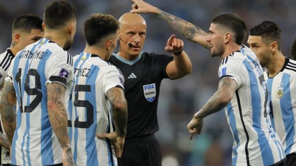 رغم الصفعة لفرنسا.. حكم نهائي المونديال يعترف بخطأ