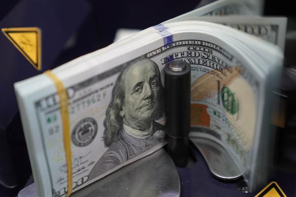 الدولار يتراجع وسط توقعات خفض الفائدة في أمريكا العام المقبل