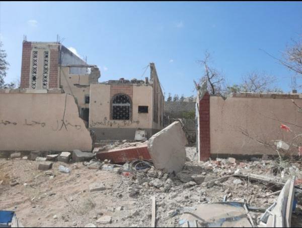  عصابة الحوثي تقصف قرى سكنية في الحديدة بأسلحة الرشاشة