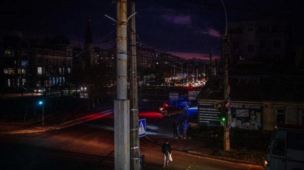 زيلينسكي: معظم مناطق أوكرانيا في العتمة بعد القصف الروسي