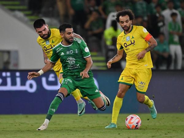 «كأس أفريقيا»: محرز يتقدم تشكيلة الجزائر… واستبعاد حارس ضمك
