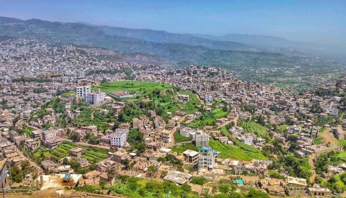 عصابة الحوثي تستمر في التجسس على المواطنين في مدينة إب