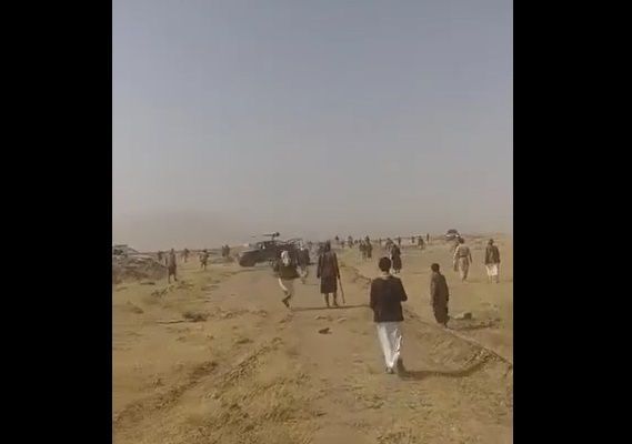 إخراج قبيلة بني الحارث في صنعاء لمجموعة حوثية تحاول الاستيلاء على أراضيهم.