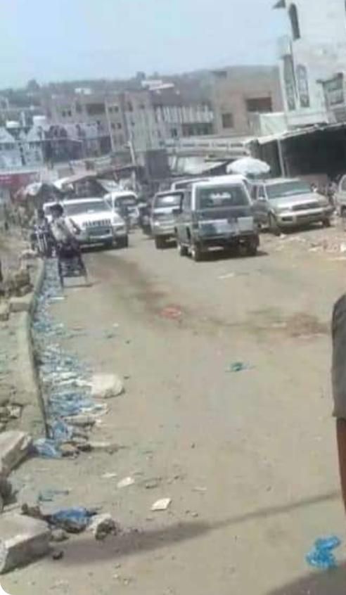حملة لإزالة الأكشاك العشوائية على طريق تعز - التربة