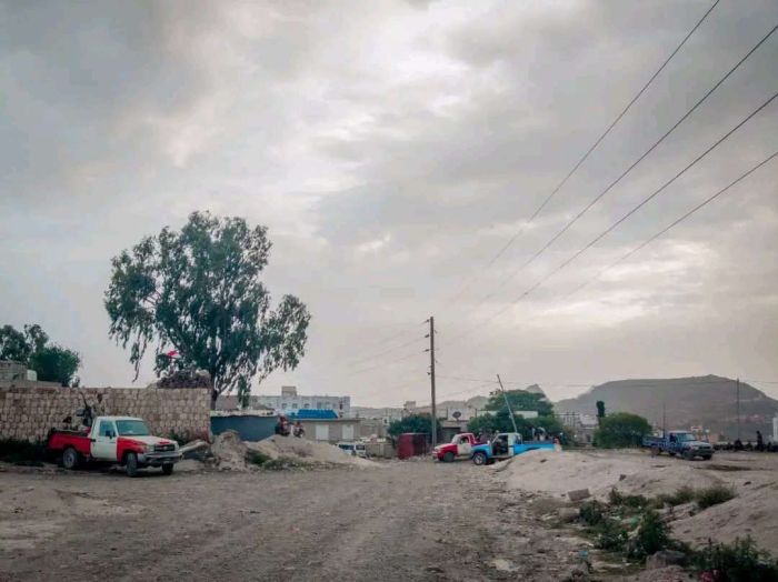 قوات أمنية وعسكرية تغلق مدينة التربة بعد اغتيال المسؤول الأممي.