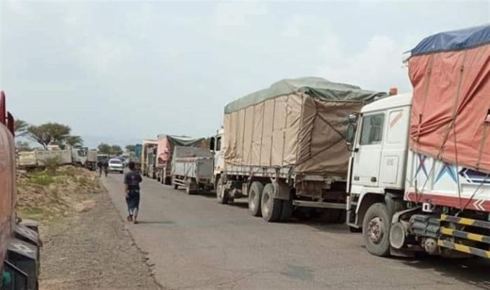 إضراب في صنعاء لشاحنات نقل النيس والكري بسبب الجبايات التي تفرضها مليشيات الحوثي