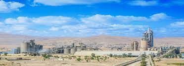 بسبب رفضهم حضور دورات طائفية: عصابة الحوثي تفصل  30 موظفًا من مصنع اسمنت عمران 