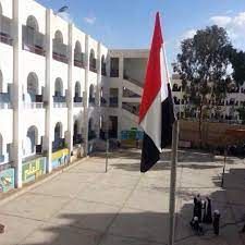 مليشيا الحوثي تهدد المعلمين المضربين بإستبدالهم بمدرسين لا يحملون مؤهل دراسي.